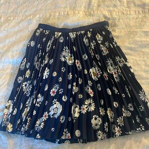 Pleated floral skirt.
